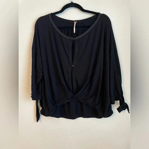 Free People Keepin On Tee, Black, Twist Front, Tie Sleeves Flowy Top  Size M - Picture 2 of 6